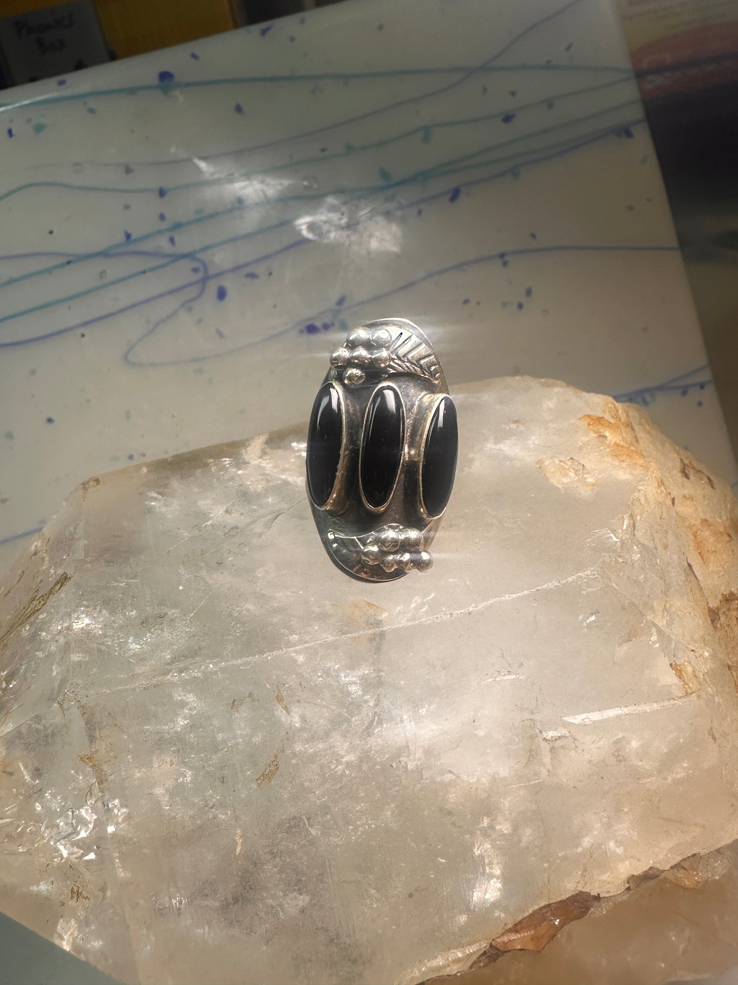 Vintage onyx ring leaf southwest long cigar band size 7 Sterling silver women signed M
