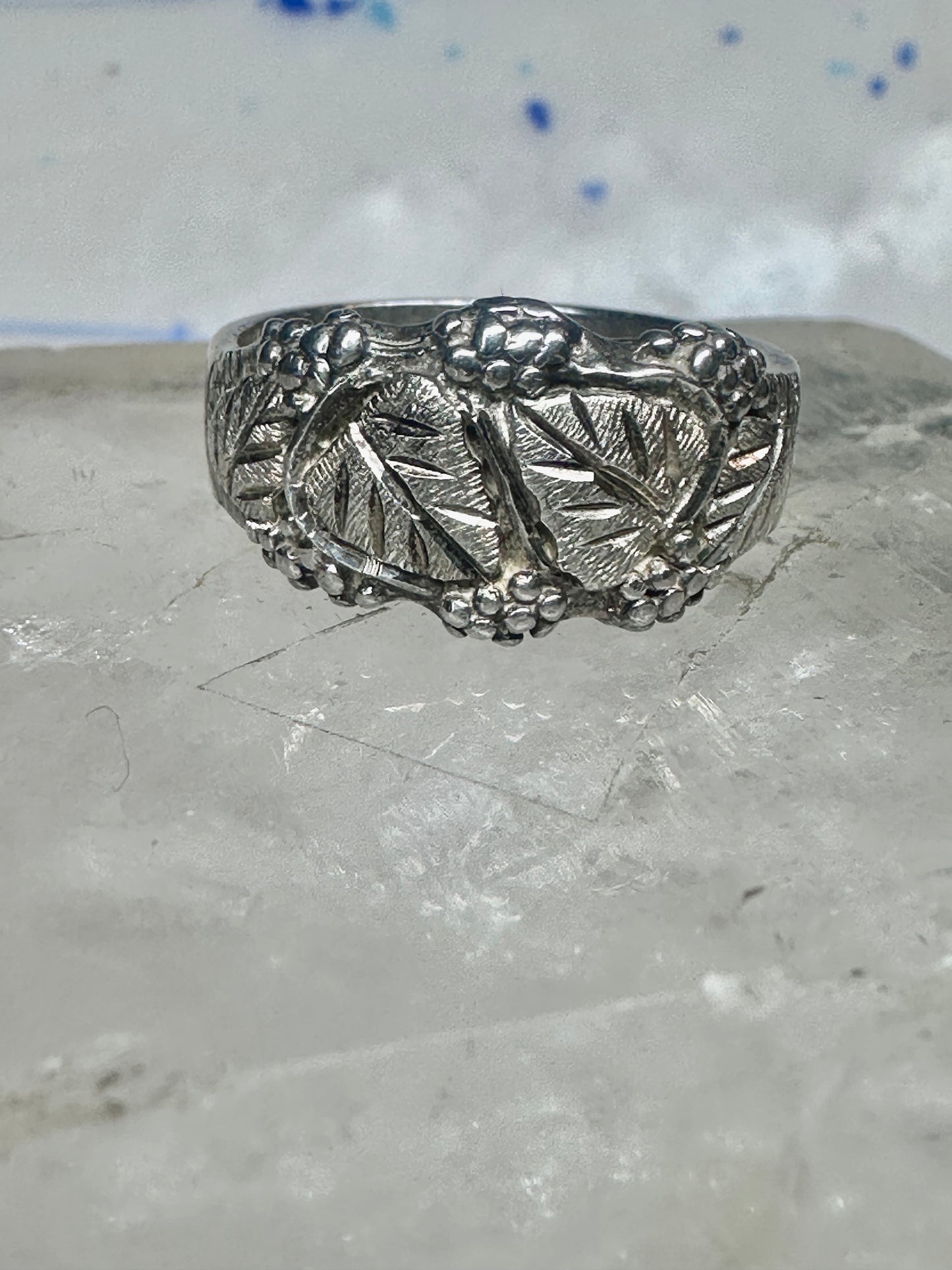 Black Hills gold ring leaves wedding band size 7.5 sterling silver women men