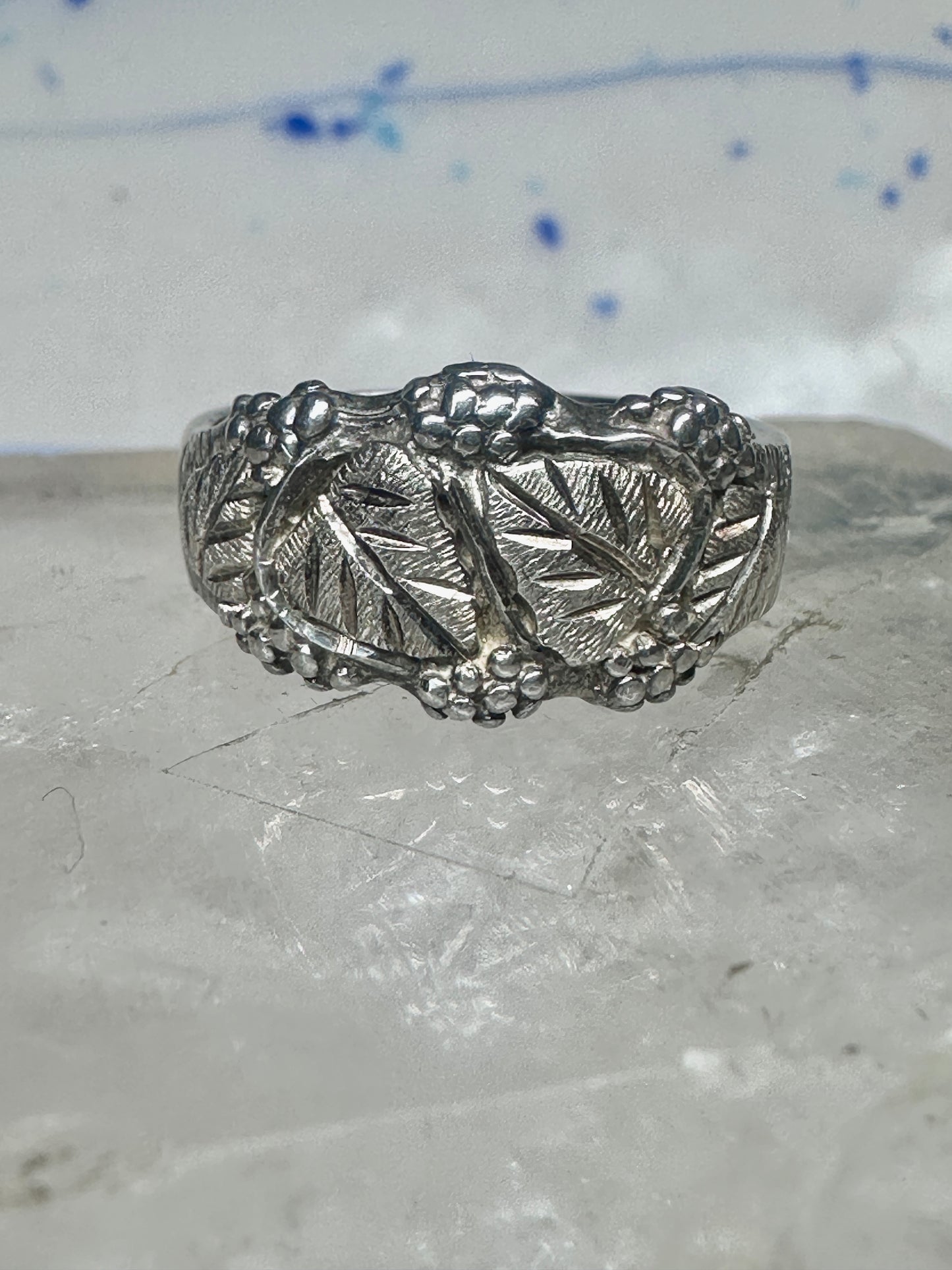 Black Hills gold ring leaves wedding band size 7.5 sterling silver women men