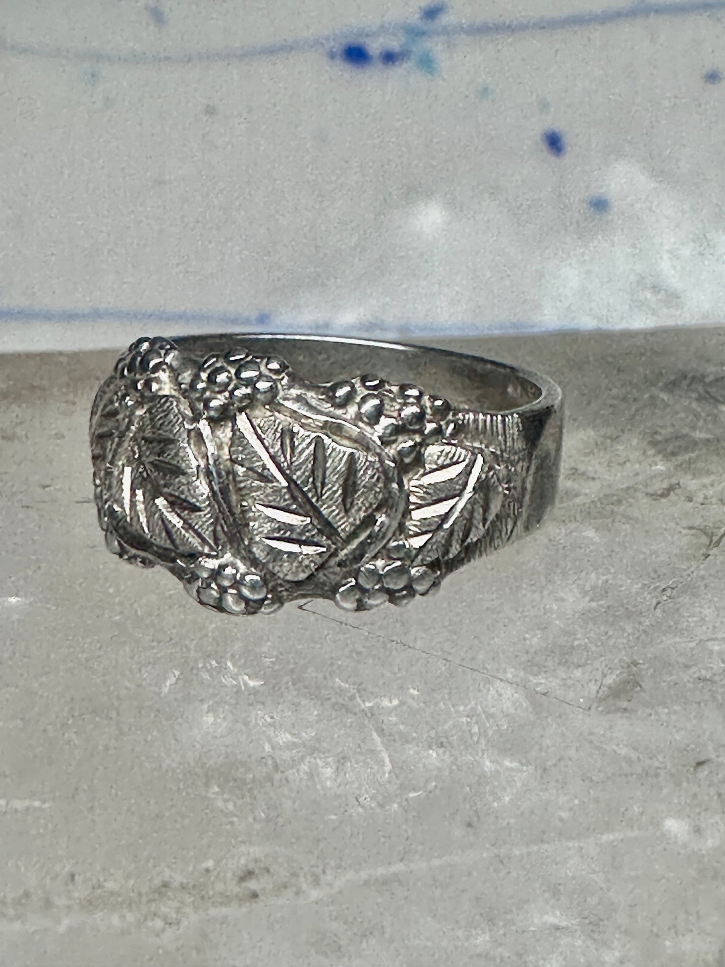 Black Hills gold ring leaves wedding band size 7.5 sterling silver women men