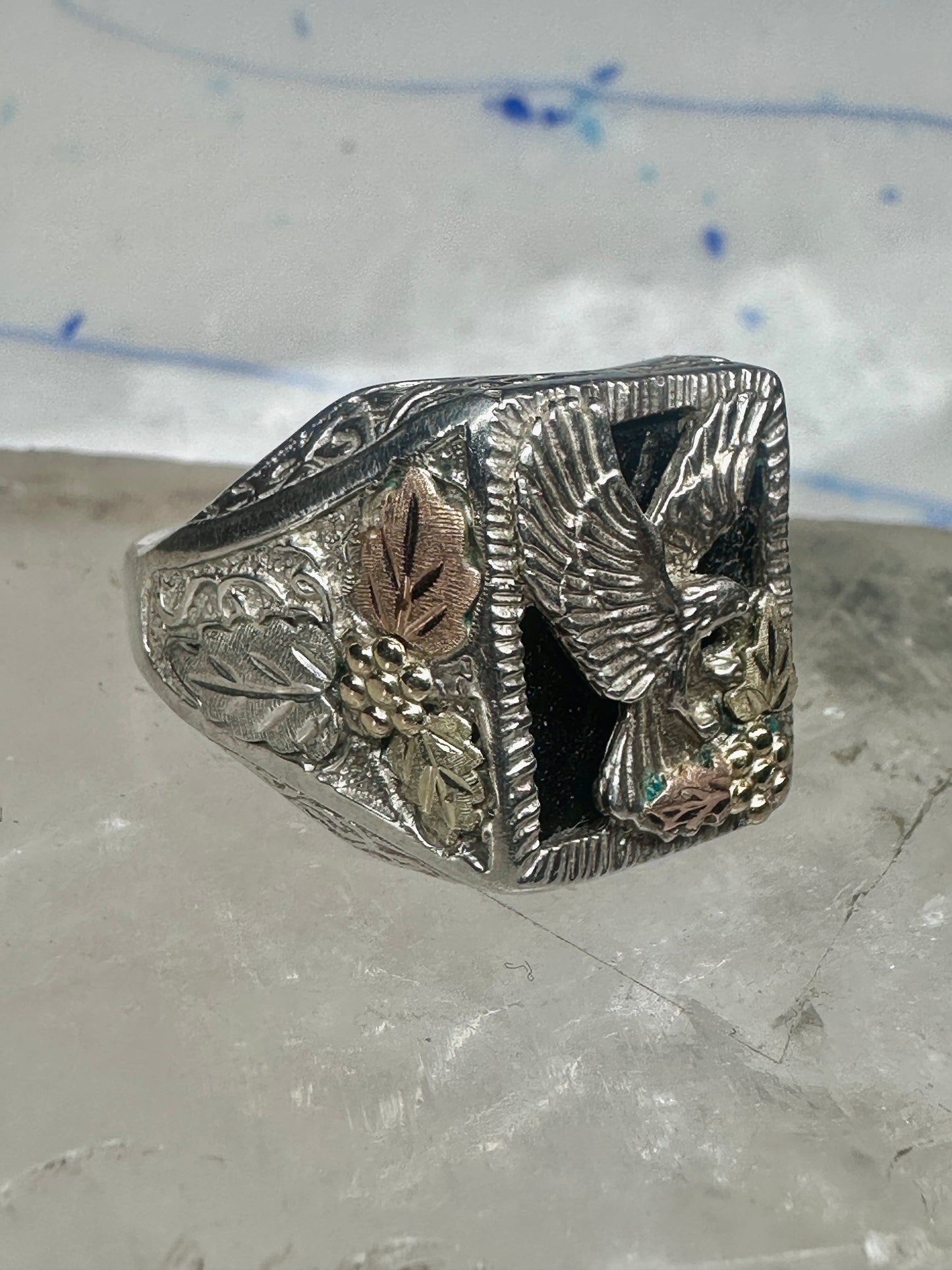 Black Hills Gold ring Eagle onyx leaves band size 13 sterling silver women men