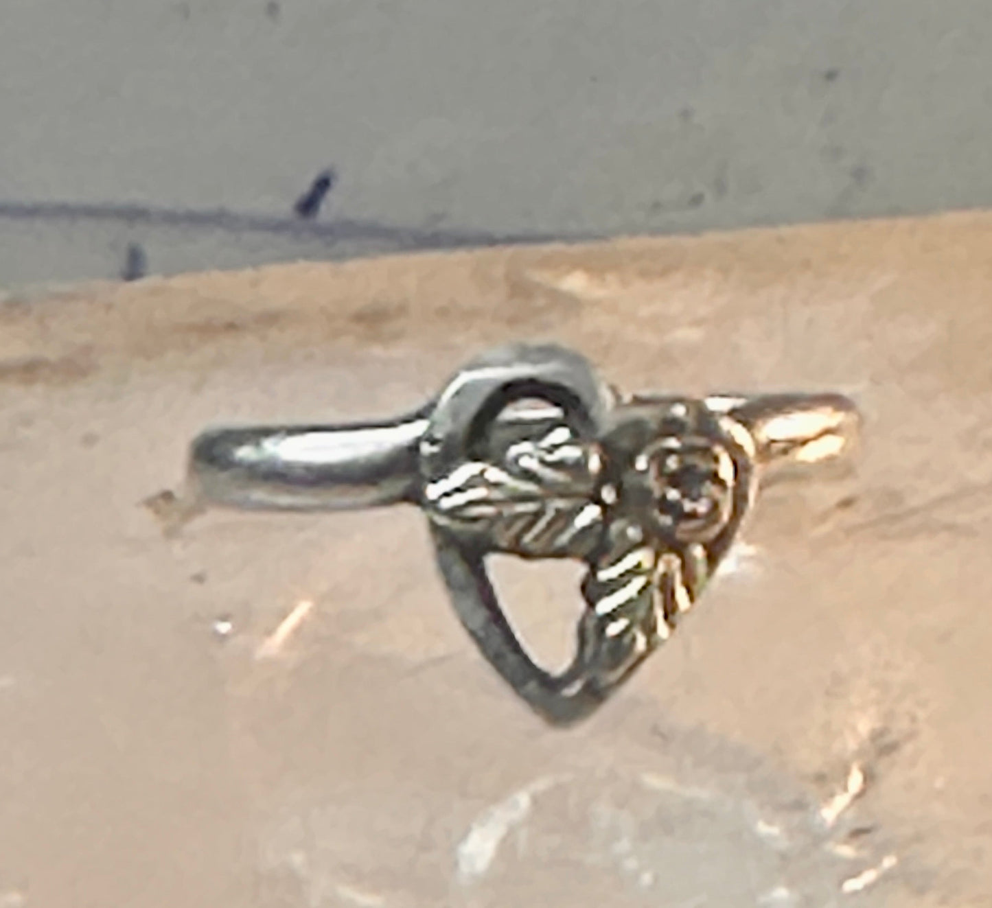 Black Hills Gold ring heart leaves band Valentine love ring size 6 Sterling silver women girls