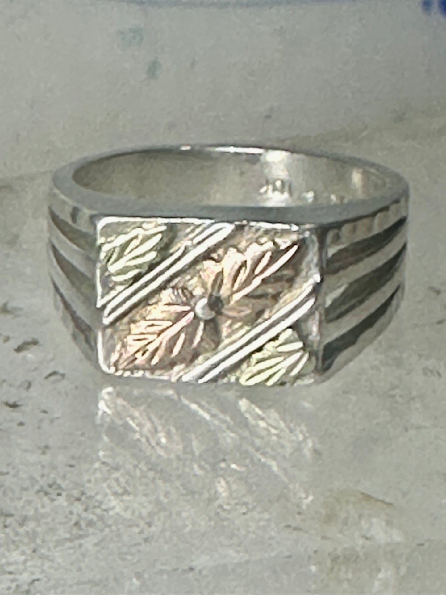 Black Hills Gold ring leaves band size 8.25 sterling silver detailed 10K women men