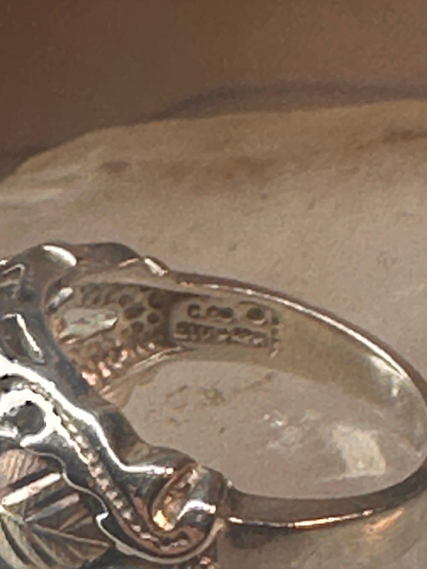 Black Hills Gold ring coral band leaves size 6 sterling silver women