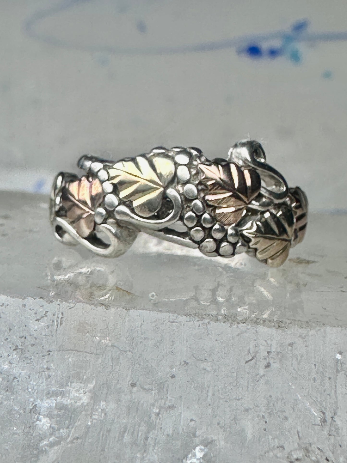 Black Hills Gold ring wedding band leaves size 8.25 sterling silver women men