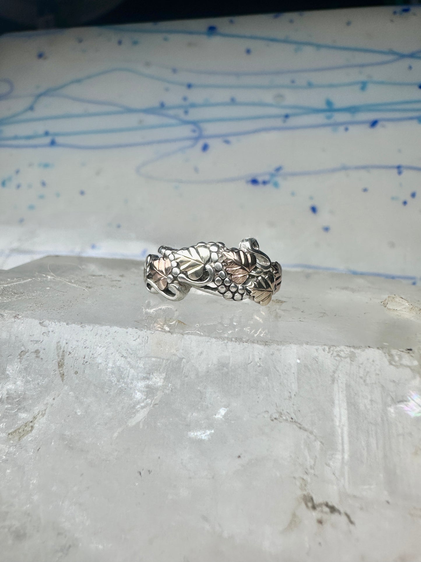 Black Hills Gold ring wedding band leaves size 8.25 sterling silver women men