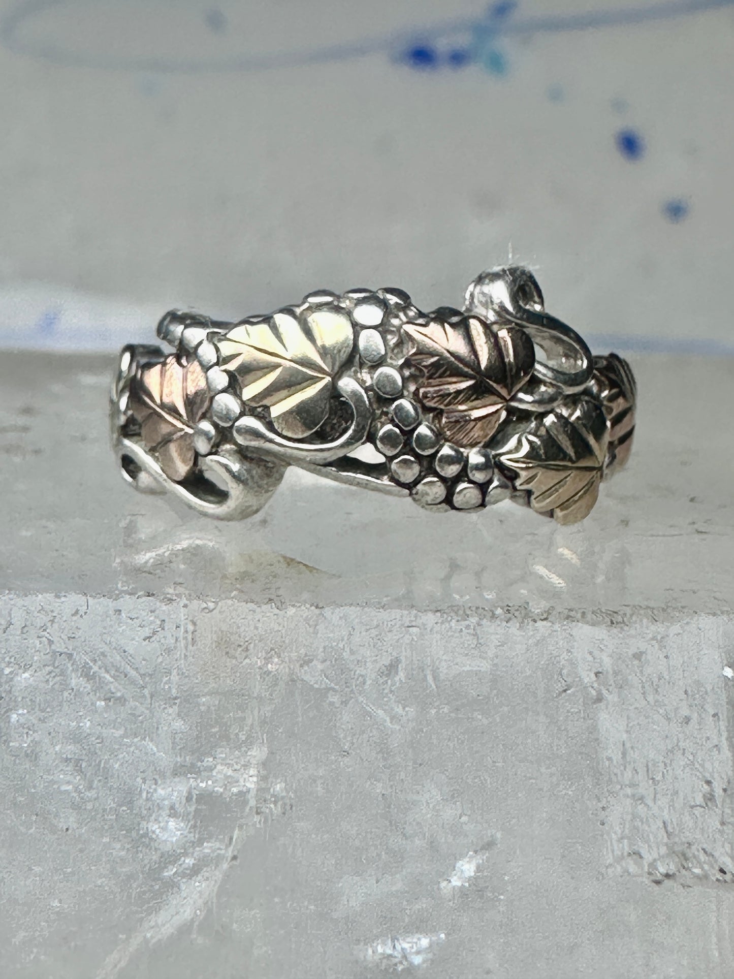 Black Hills Gold ring wedding band leaves size 8.25 sterling silver women men