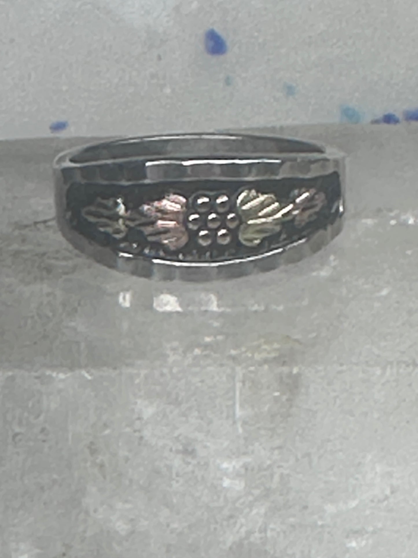 Vintage Black Hills Gold Sterling Silver Grape Leaves Band Ring Size 7.75 5.2g