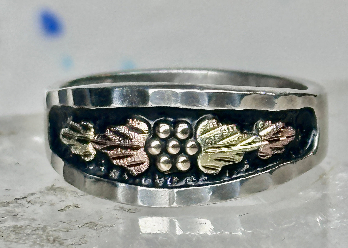 Vintage Black Hills Gold Sterling Silver Grape Leaves Band Ring Size 7.75 5.2g