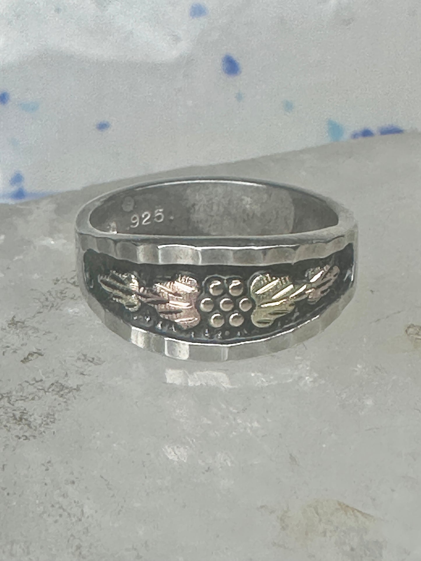 Vintage Black Hills Gold Sterling Silver Grape Leaves Band Ring Size 7.75 5.2g