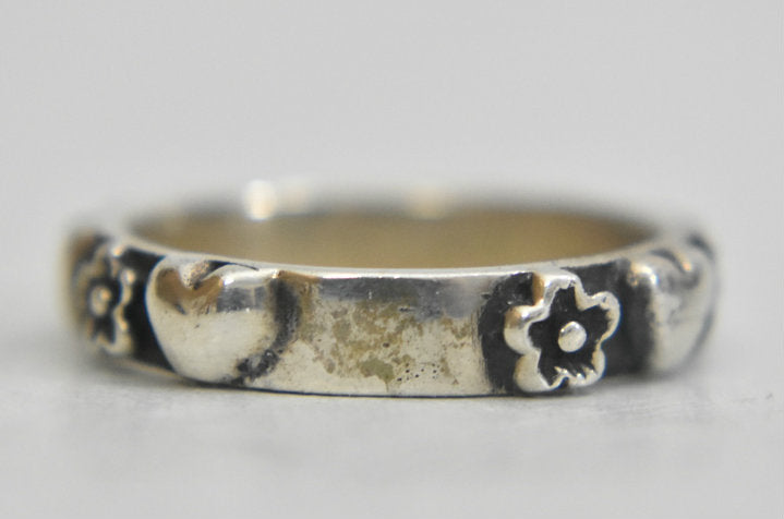Heart ring flower slender stackable band sterling silver Size 8.25