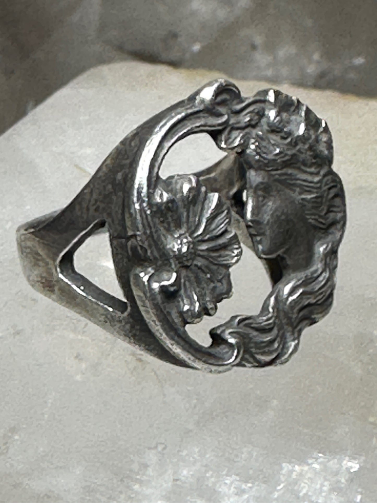 Face ring figurative Art Deco floral flower band  size 7 sterling silver women