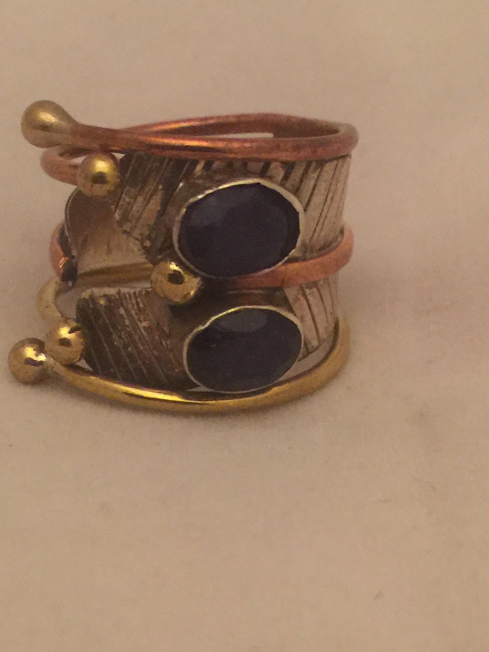 Vintage Sterling Silver ring w Detailing in Copper & Brass Overlay Deep Blue Sapphire Colored Stones   Size 6.5 Weight  5.9g