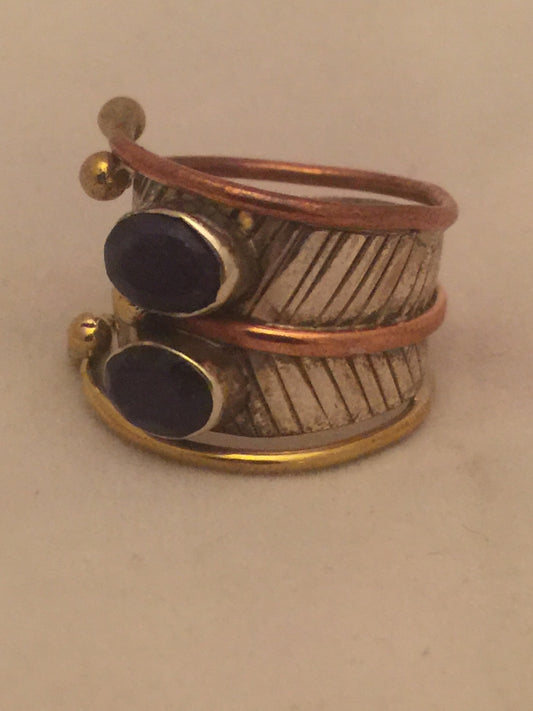 Vintage Sterling Silver ring w Detailing in Copper & Brass Overlay Deep Blue Sapphire Colored Stones   Size 6.5 Weight  5.9g