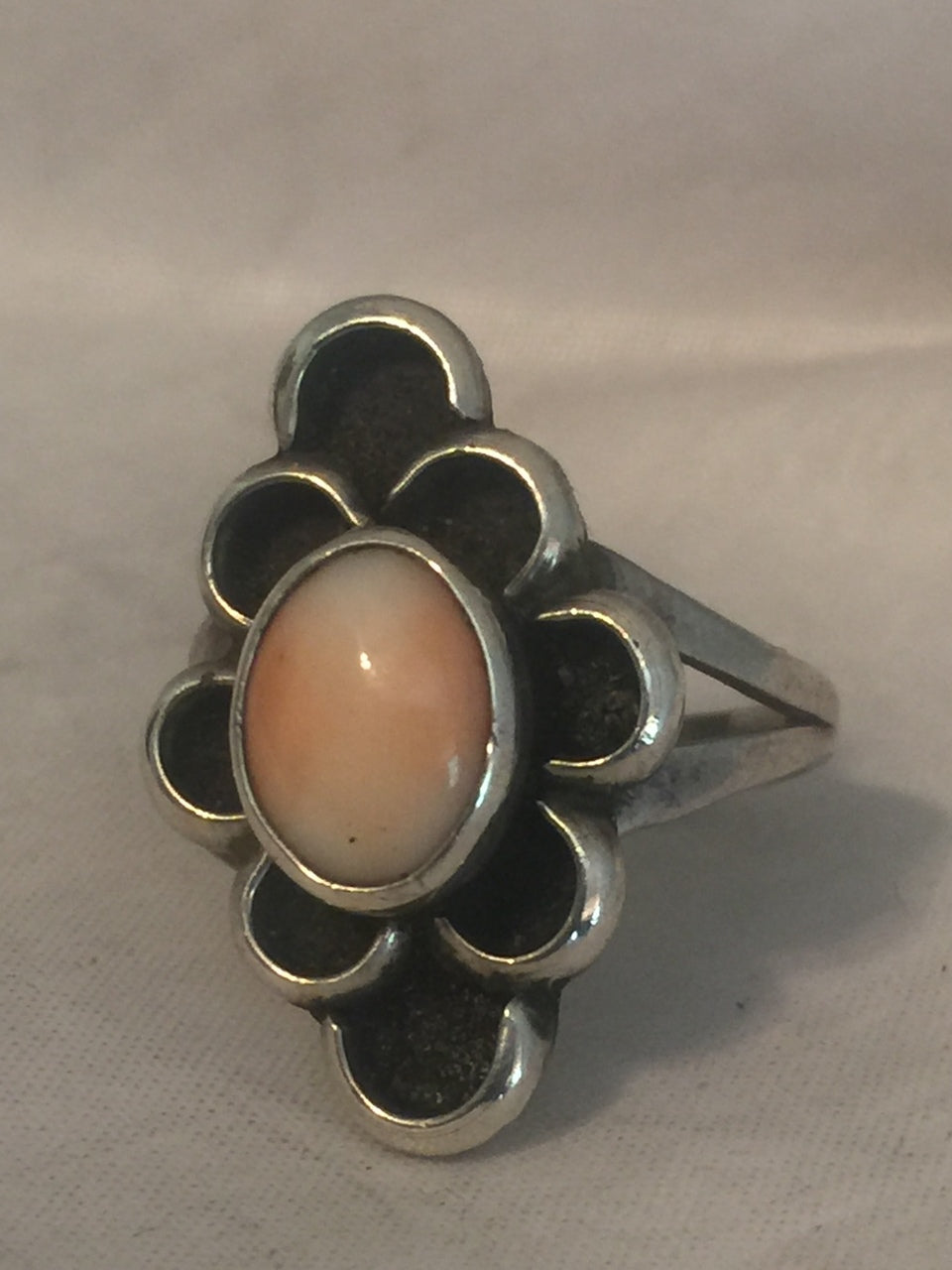 Vintage Sterling Silver Southwest Tribal Mother of Pearl Ring Size  7.5  4.3g