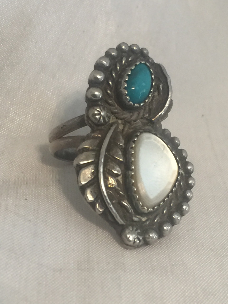 Sterling Silver Southwest Tribal \Turquoise & Mother of Pearl Ring Size 5.5 11g