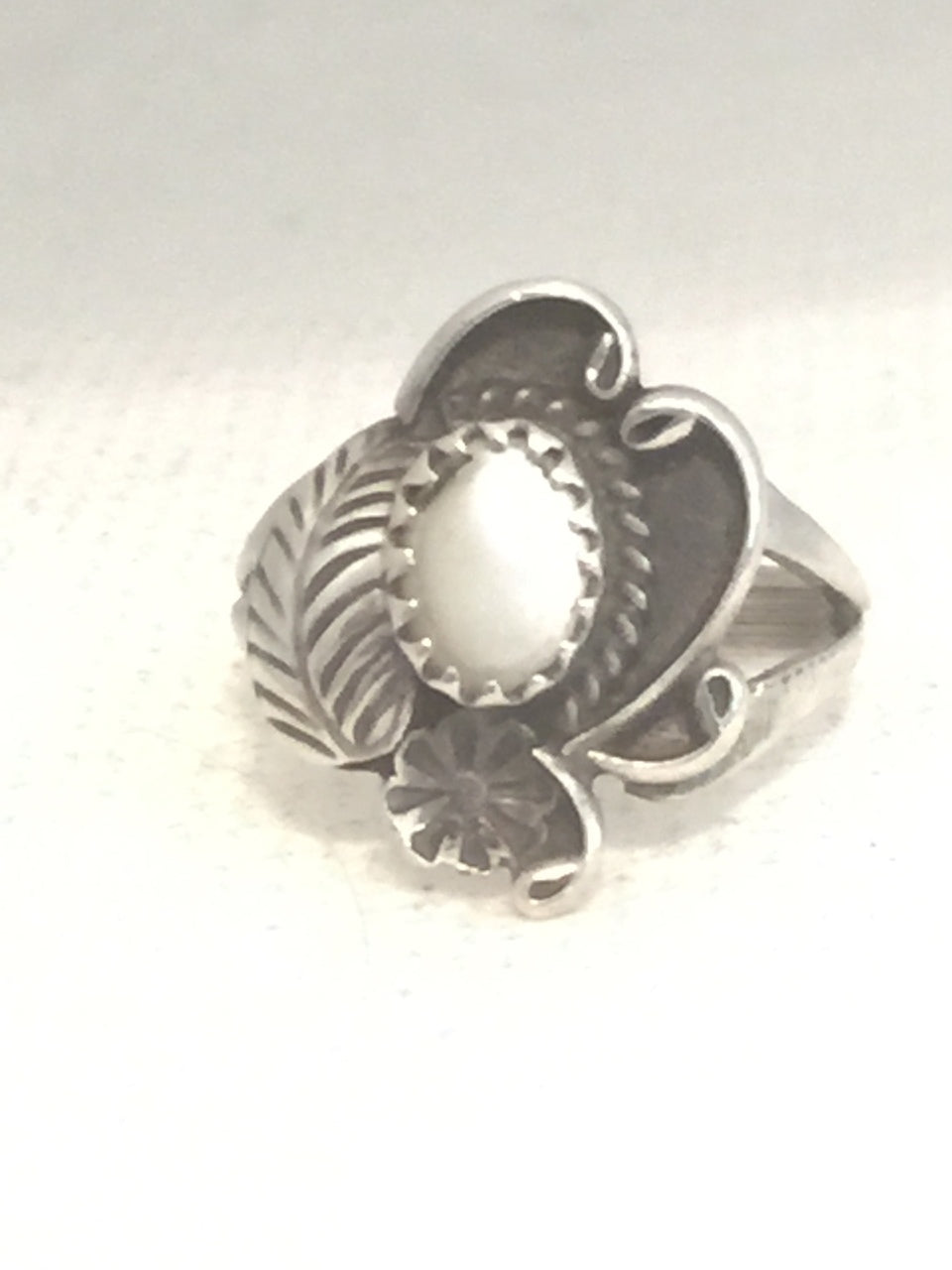 Vintage Sterling Silver Mother of Pearl Feather  Size 4.5 3g Pinky Child SIgn