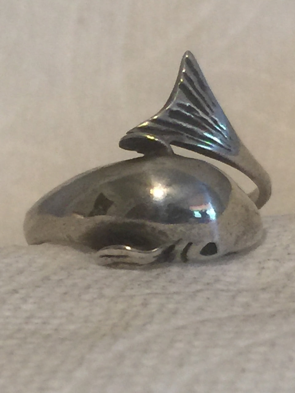 Vintage Sterling Silver Dolphin Ring  Size 8   3.8g