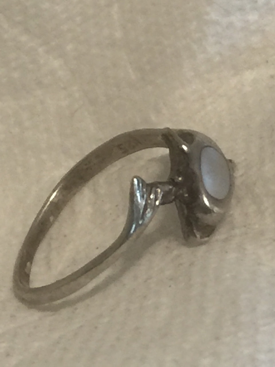 Vintage Sterling Silver Ring Mother of Pearl Dolphin Size 6.5  1.3g