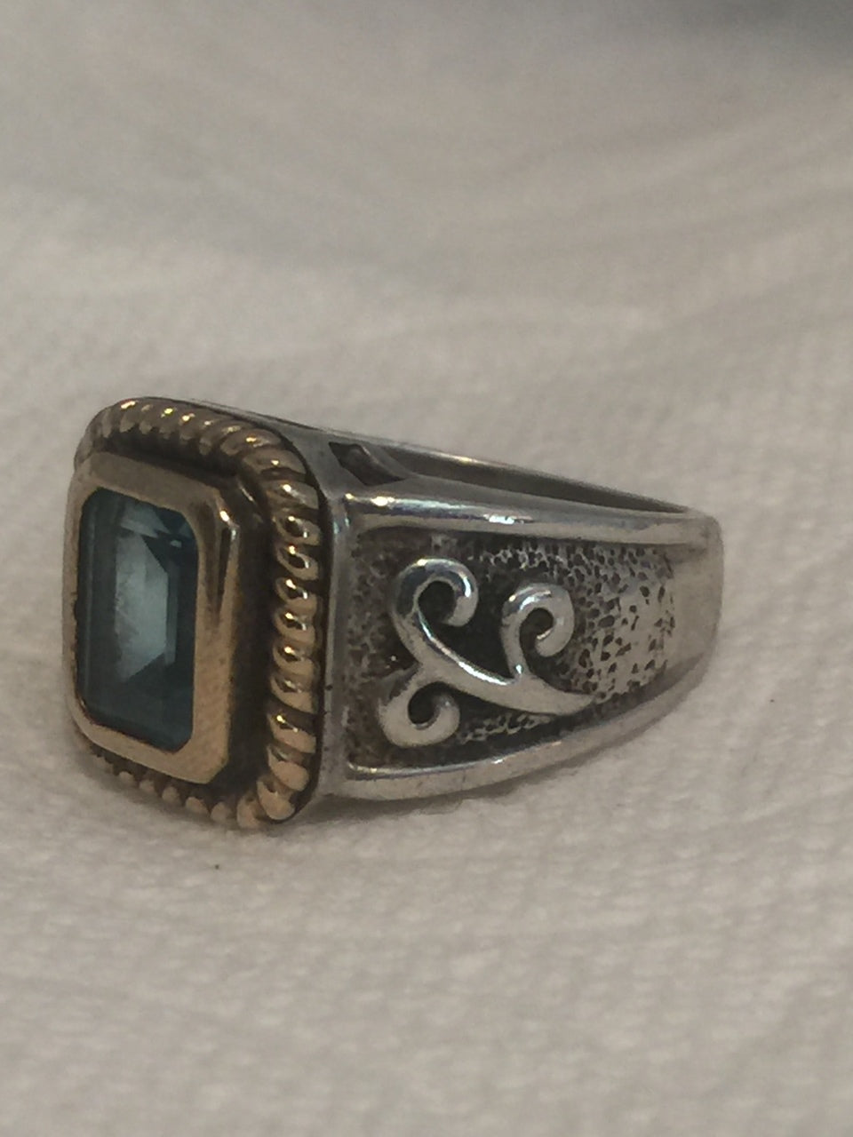 Vintage Sterling Silver Sky Blue Faceted Stone Ring   Size  6.50    8.5g