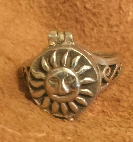 Vintage Sterling Silver Sun Poison Ring  Size  4.75   5.1g
