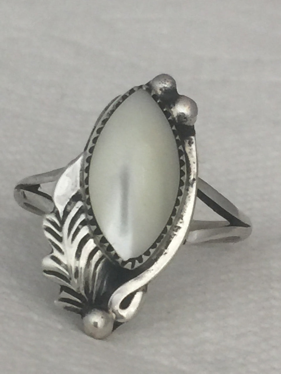 Vintage Sterling Silver Native American Navajo Mother of Pearl Ring Si –  SpiritbeadNW