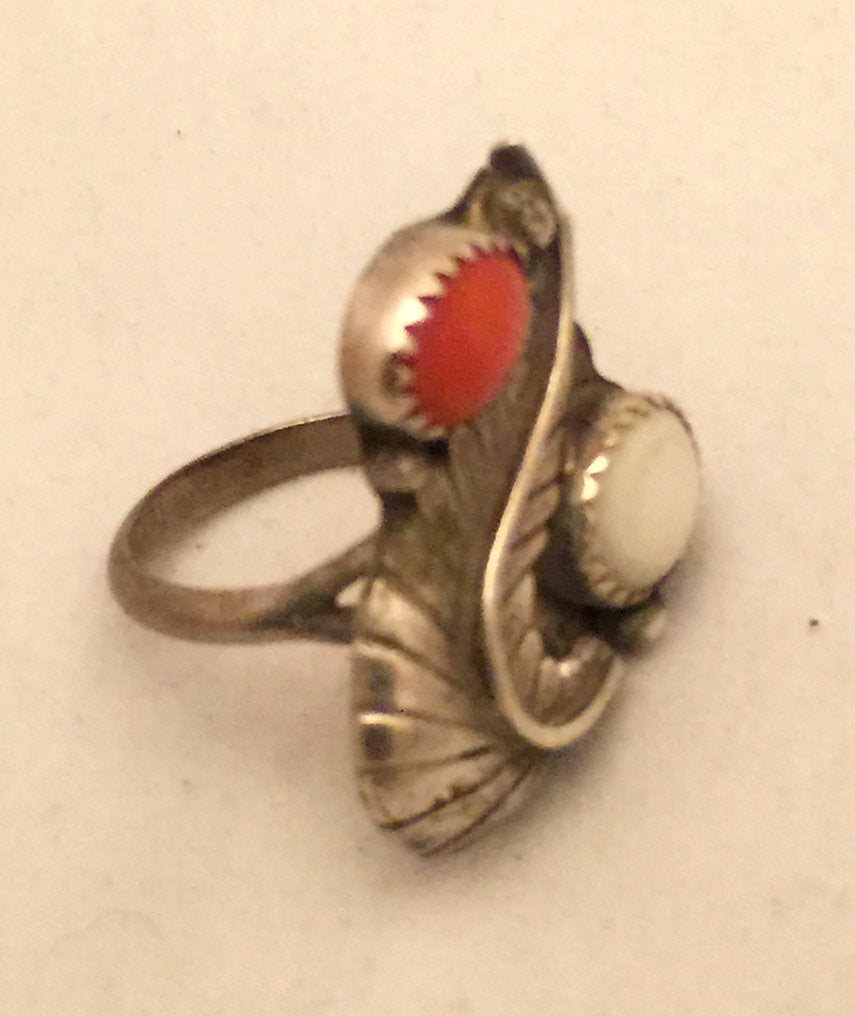Vintage Sterling Silver Southwest Tribal  Ring  Coral & Mother of Pearl  Feather Size 5.5 Weight 5.4g