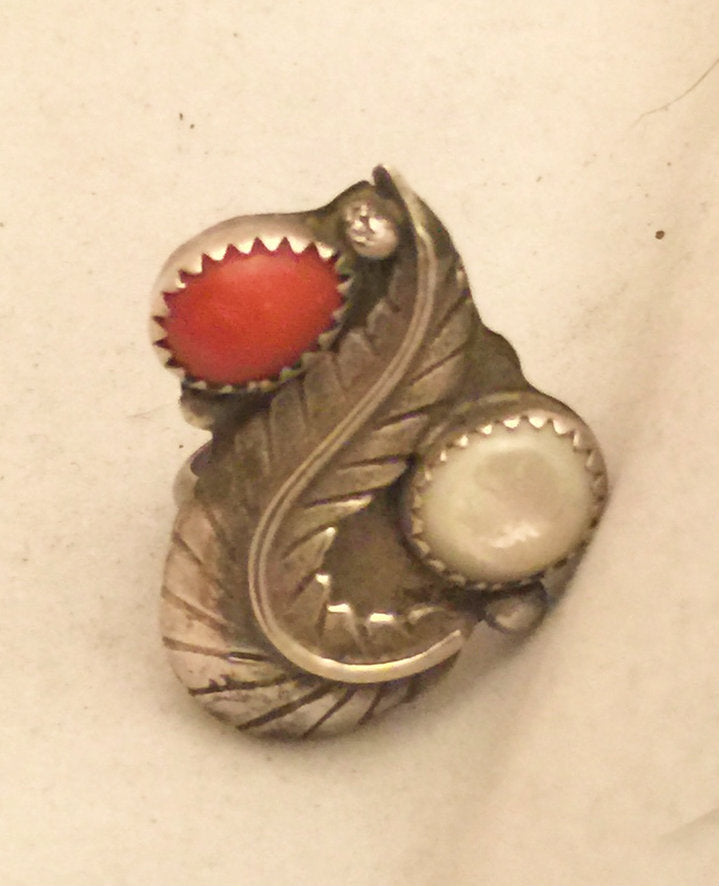 Vintage Sterling Silver Southwest Tribal  Ring  Coral & Mother of Pearl  Feather Size 5.5 Weight 5.4g