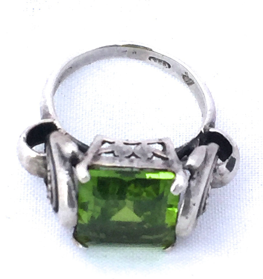 Vintage Sterling Silver Transparent Green Stone  Pinky  Size 5 Weight 5.2g
