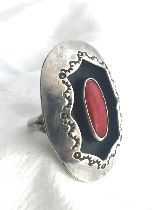 Vintage  Coral Shadow Box Southwest Tribal  Size 5.5  10.7g