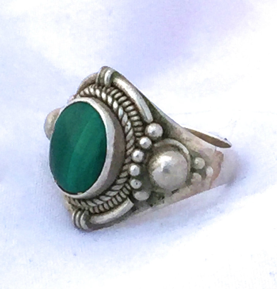 Long outlet Vintage Sterling Silver Malachite Ring Size 7