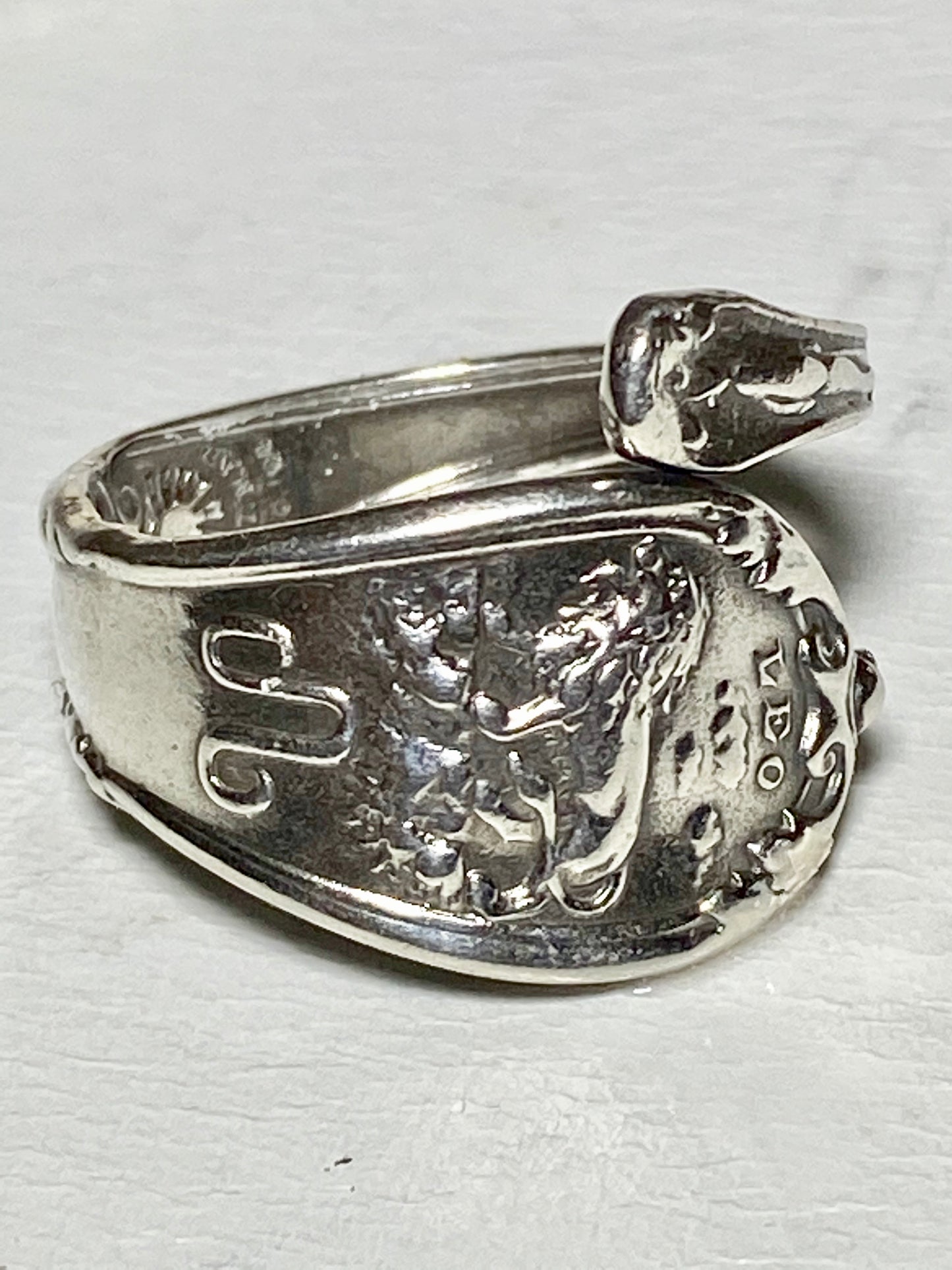Spoon band Leo Lion Zodiac July August sterling silver ring