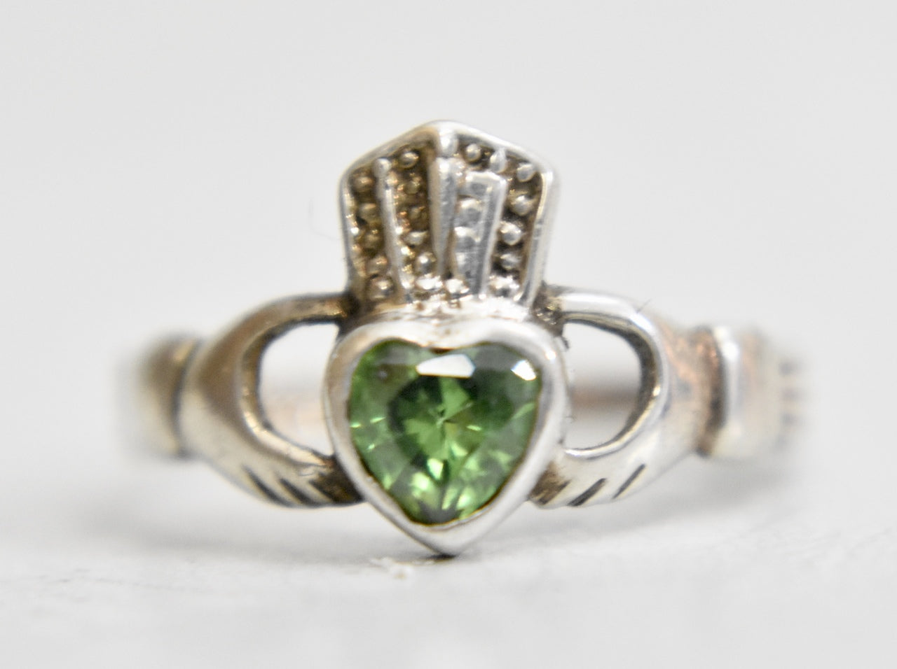 Claddagh ring size 6 vintage light green crystal sterling silver friendship band love